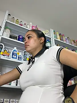 FOX_LATINA stripchat live cam model