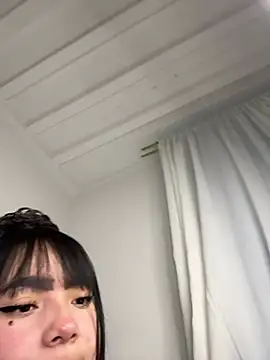 __itsbambi stripchat live cam model