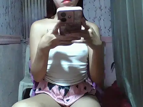 SweetPussie18x stripchat live cam model