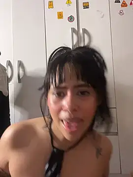 CarolinaRaven stripchat live cam model