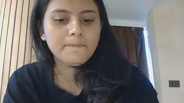 Naira_fit stripchat live cam model