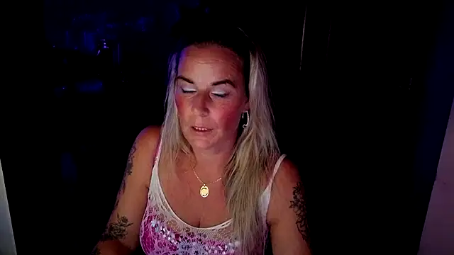 MissLukt stripchat live cam model