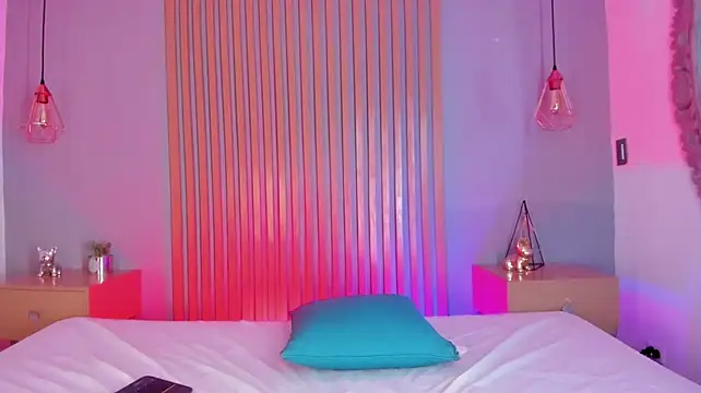 Tina_curly stripchat live cam model