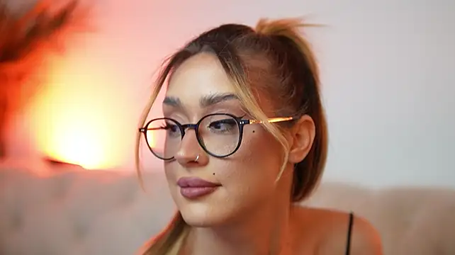 AileenKiss stripchat live cam model