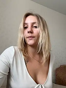 Ann_first_kiss stripchat live cam model