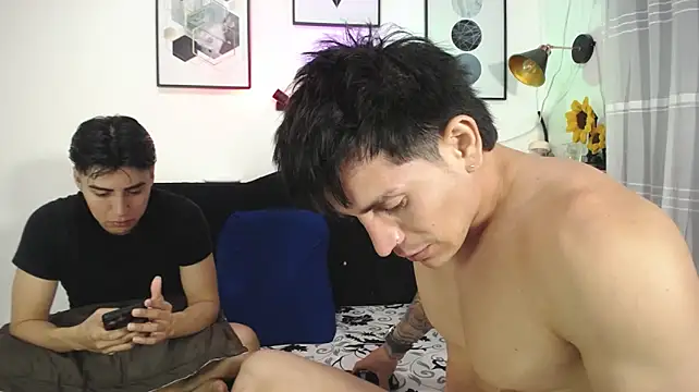 Thomas_and_lyan stripchat live cam model