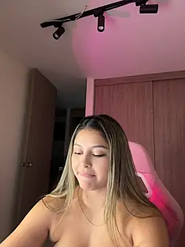 lunablossom_ stripchat live cam model