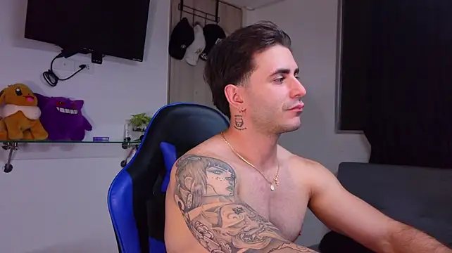 Latino_stud4u stripchat live cam model