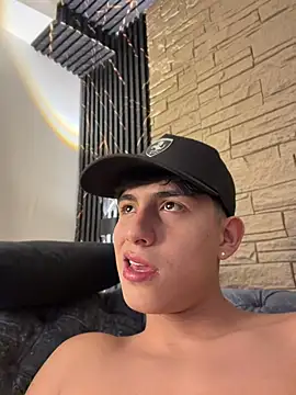 Lander_Cruz stripchat live cam model