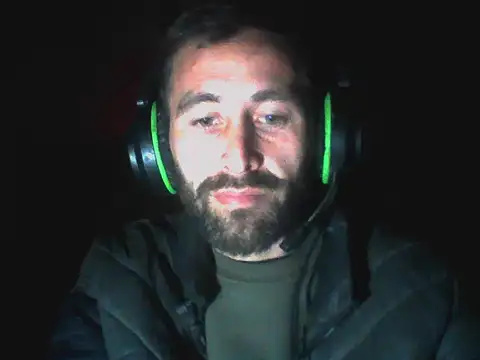 HesARG stripchat live cam model