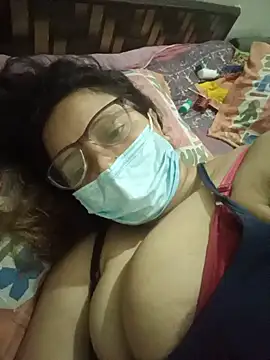 hey-julie stripchat live cam model