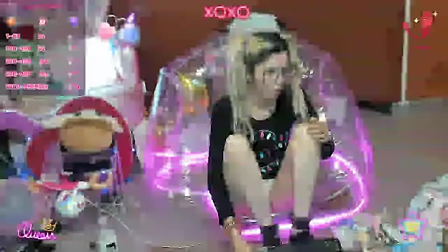 Skinygirl stripchat live cam model