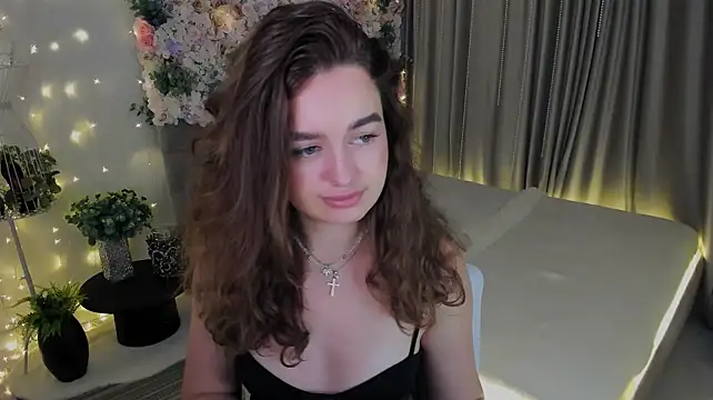 MiracleCurly stripchat live cam model