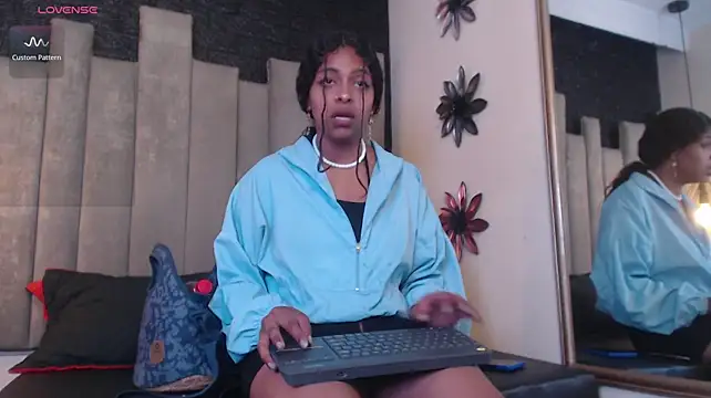 MisRoos stripchat live cam model