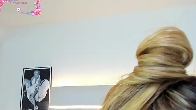 TaylorEvanss stripchat live cam model