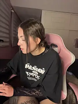 PrettyAmber stripchat live cam model