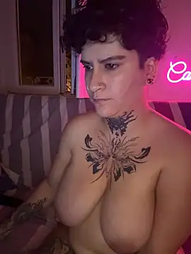 callmelouve stripchat live cam model