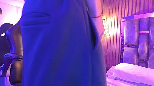 roan_birkin stripchat live cam model
