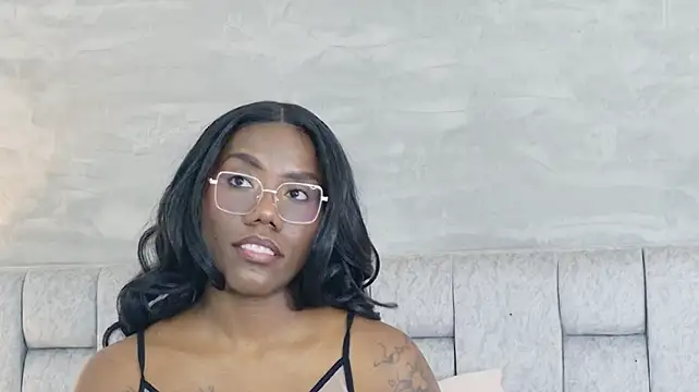 Alaia_Colins stripchat live cam model