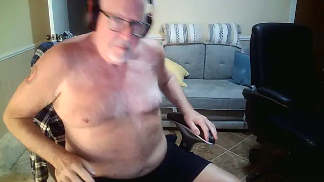 superbearboss stripchat live cam model