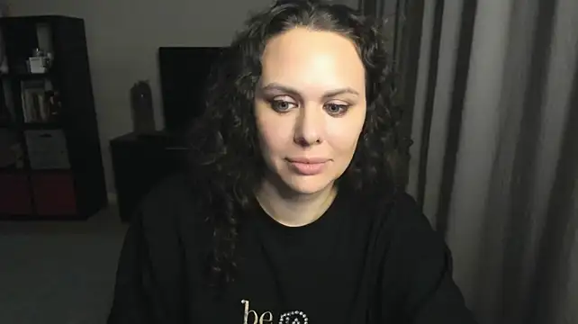 MollyCheiz stripchat live cam model