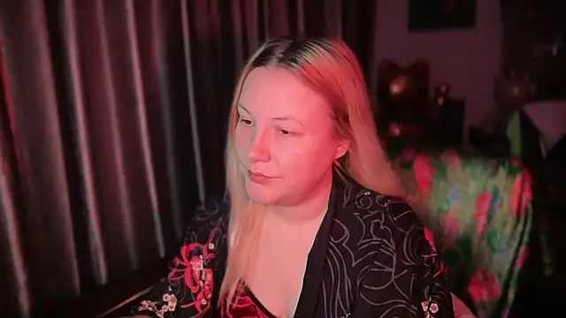 BikiHellena stripchat live cam model