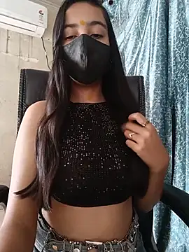 Parinaaz18 stripchat live cam model