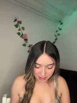 Sarisloves stripchat live cam model
