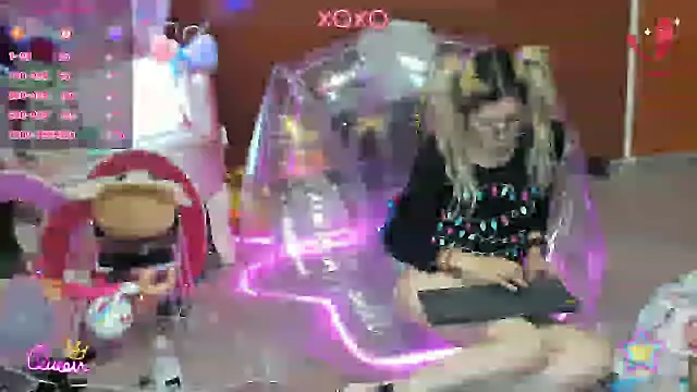 Skinygirl stripchat live cam model