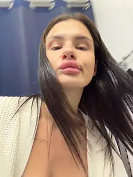 MiraReach stripchat live cam model