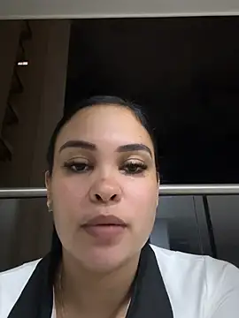 FOX_LATINA stripchat live cam model