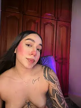 KaditaNavarro stripchat live cam model