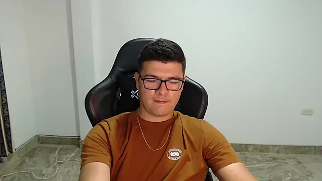 Plug_Control stripchat live cam model
