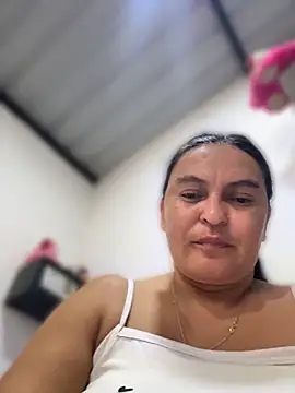 Horny-Mommy-Dirty stripchat live cam model