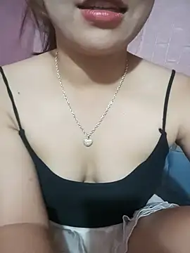 Clarra-s stripchat live cam model
