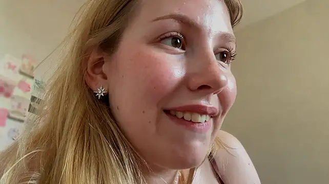 HoneyAudrey stripchat live cam model