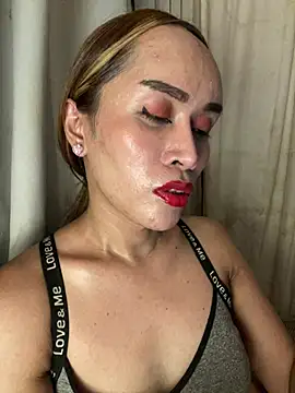 RomanticPearlTS stripchat live cam model