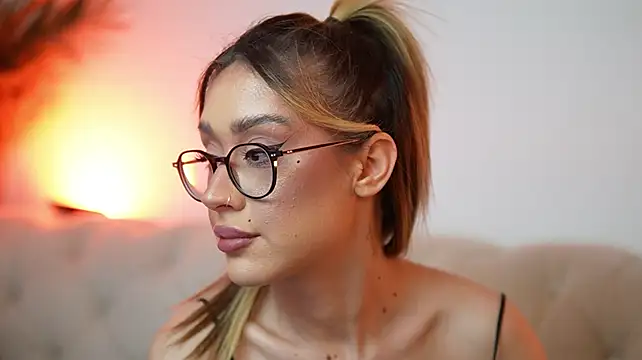 AileenKiss stripchat live cam model