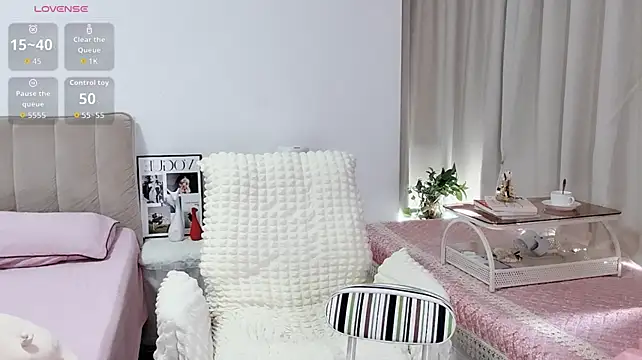 10ve1y stripchat live cam model