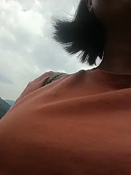 Yuzi-i stripchat live cam model