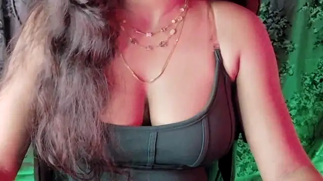SilkenSundari stripchat live cam model