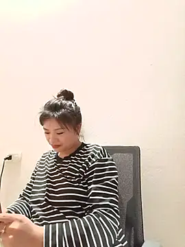 Sara-bo stripchat live cam model