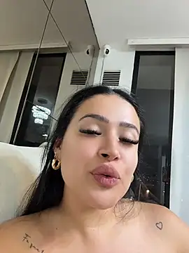 Sara_fun stripchat live cam model