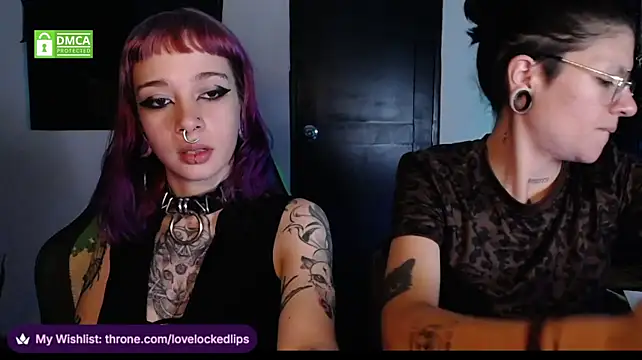 lovelockedlips stripchat live cam model
