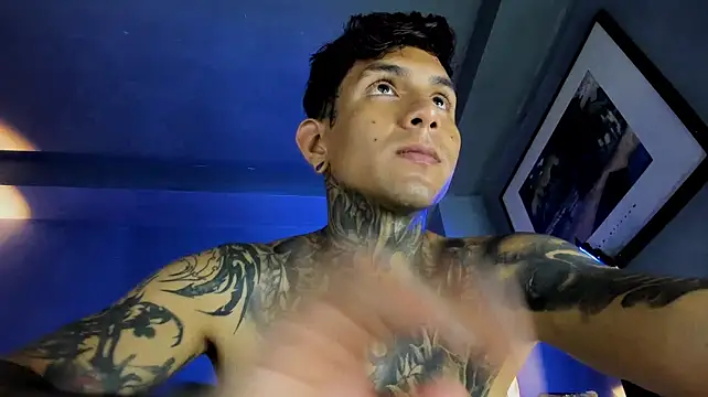Travisttanner28 stripchat live cam model