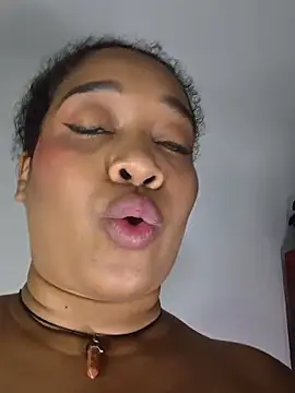Yera_brown69 stripchat live cam model