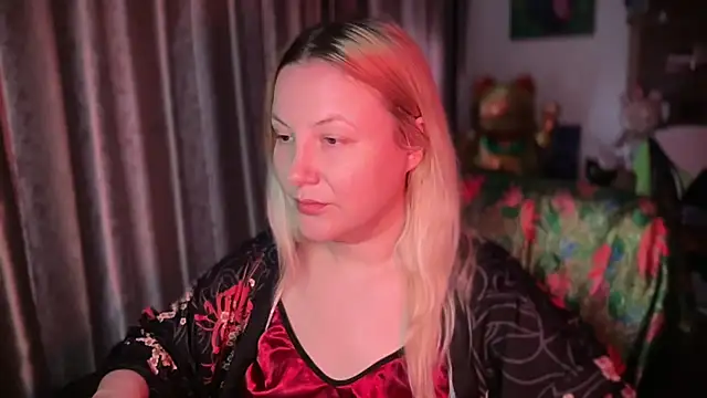 BikiHellena stripchat live cam model