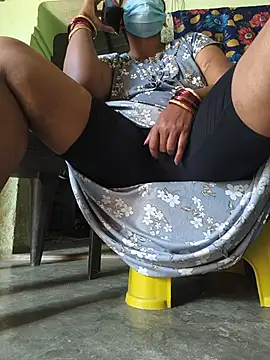 Tamilselviroja- stripchat live cam model