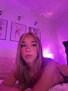amylaaa stripchat live cam model