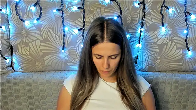 MaggieCake stripchat live cam model